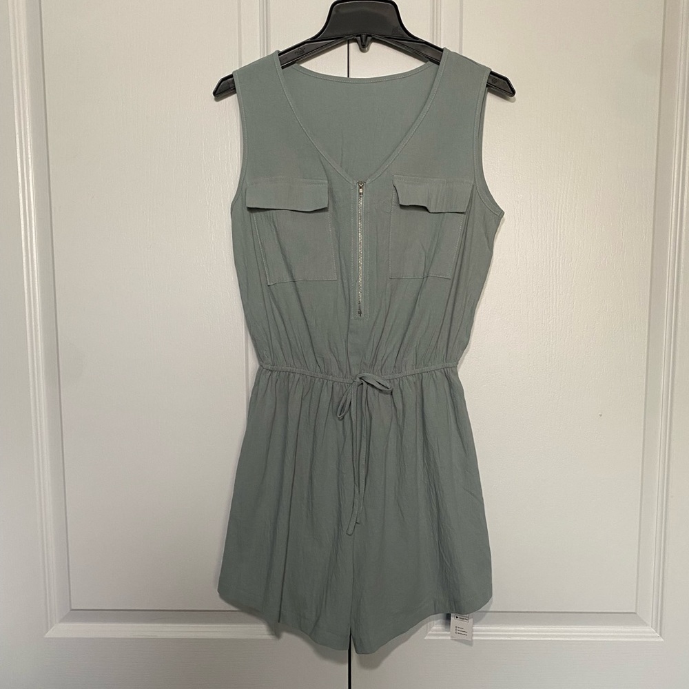 NWT CUPSHE Belted Zip-Up Romper